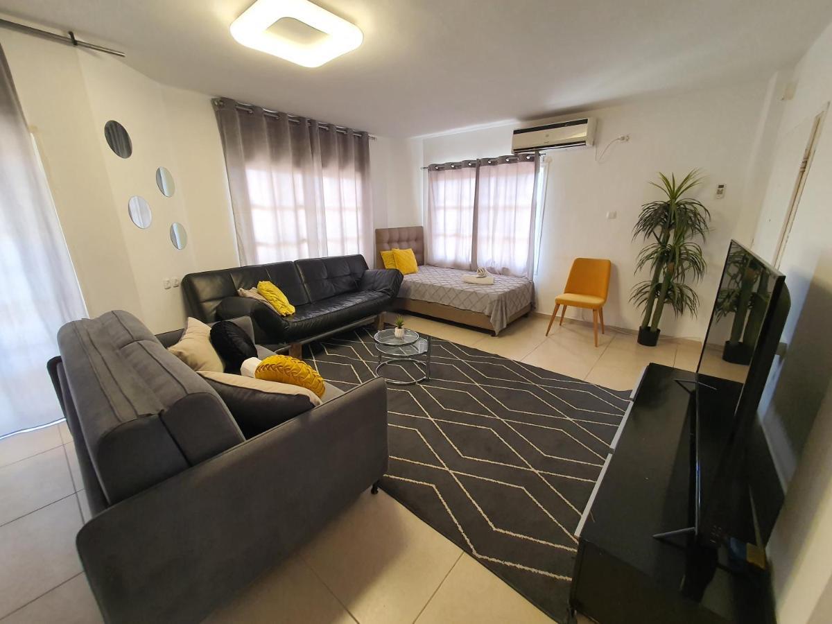 Barak Royal Suites 20 Garden Jacuzzi - ג'קוזי בחצר เอลัต ภายนอก รูปภาพ