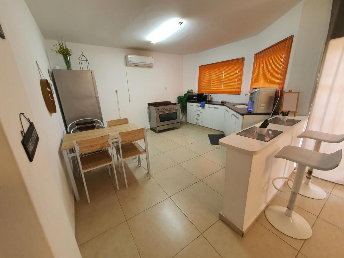 Barak Royal Suites 20 Garden Jacuzzi - ג'קוזי בחצר เอลัต ภายนอก รูปภาพ